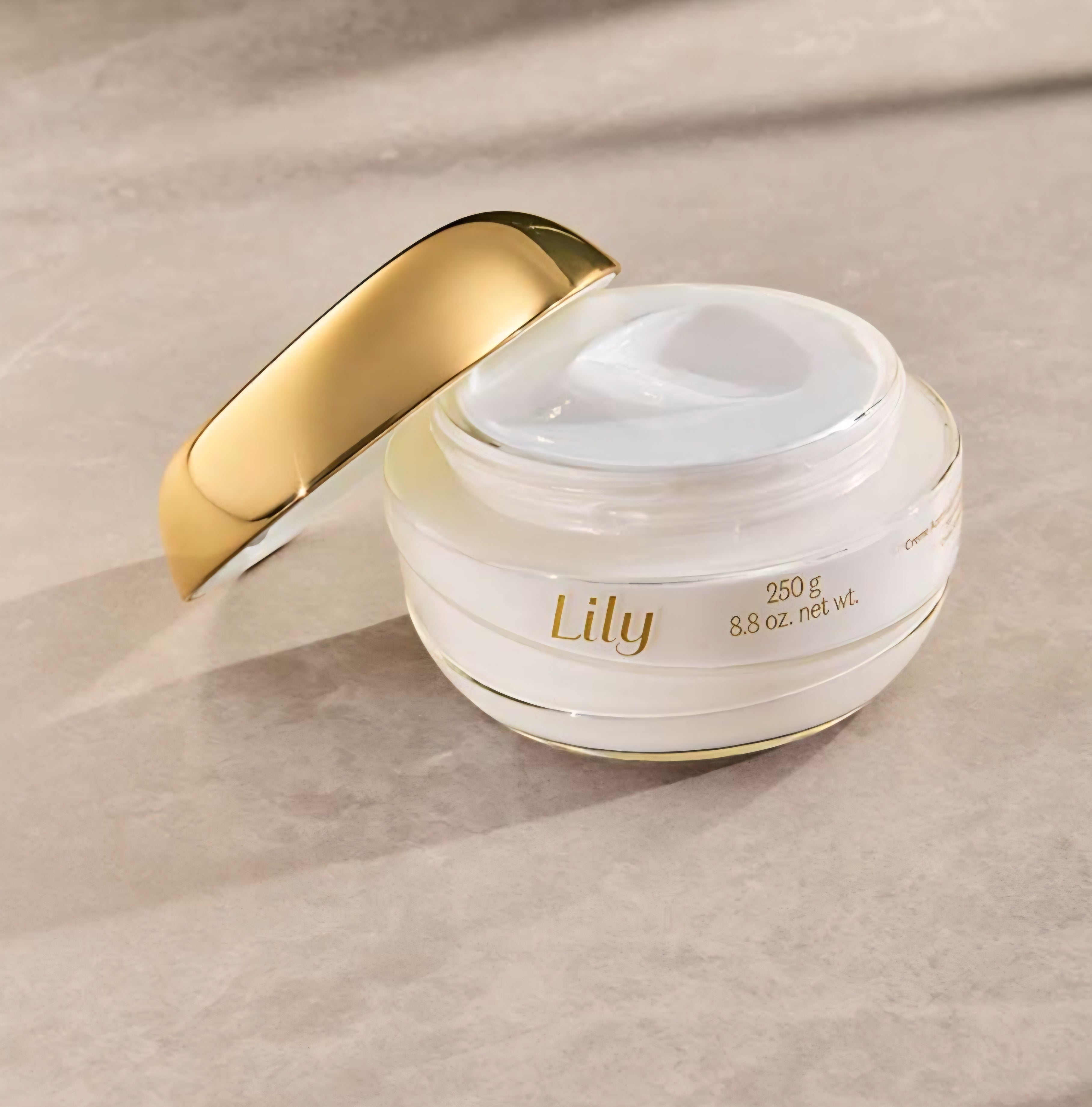 Creme lily